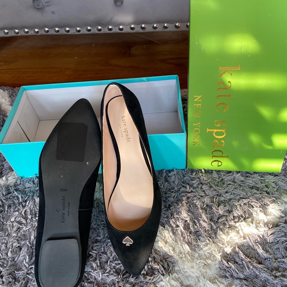 Gorgeous Kate Spade almond toe flats 8.5